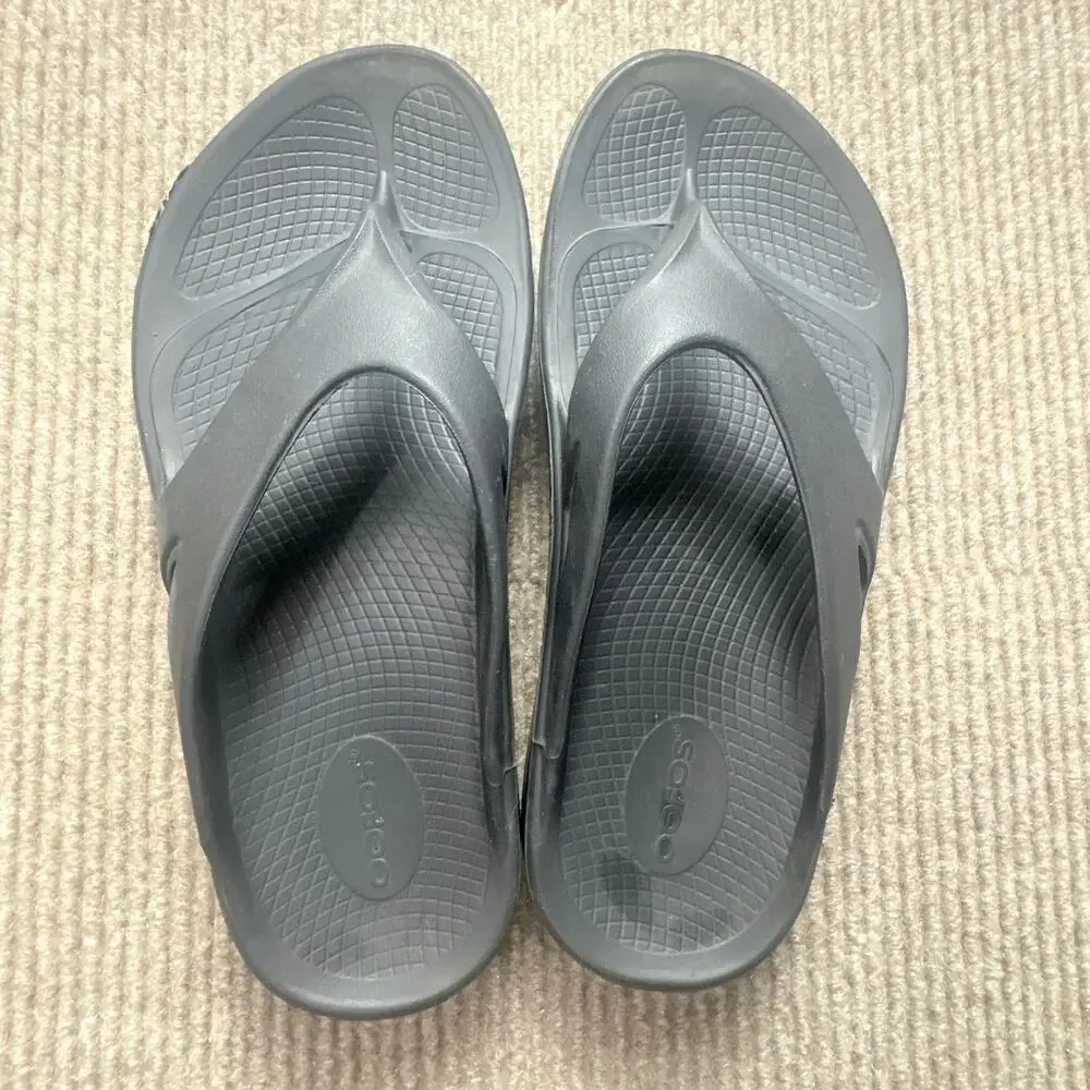 Oofos Ooriginal Flip Flops Black men’s 8 Women’s 10